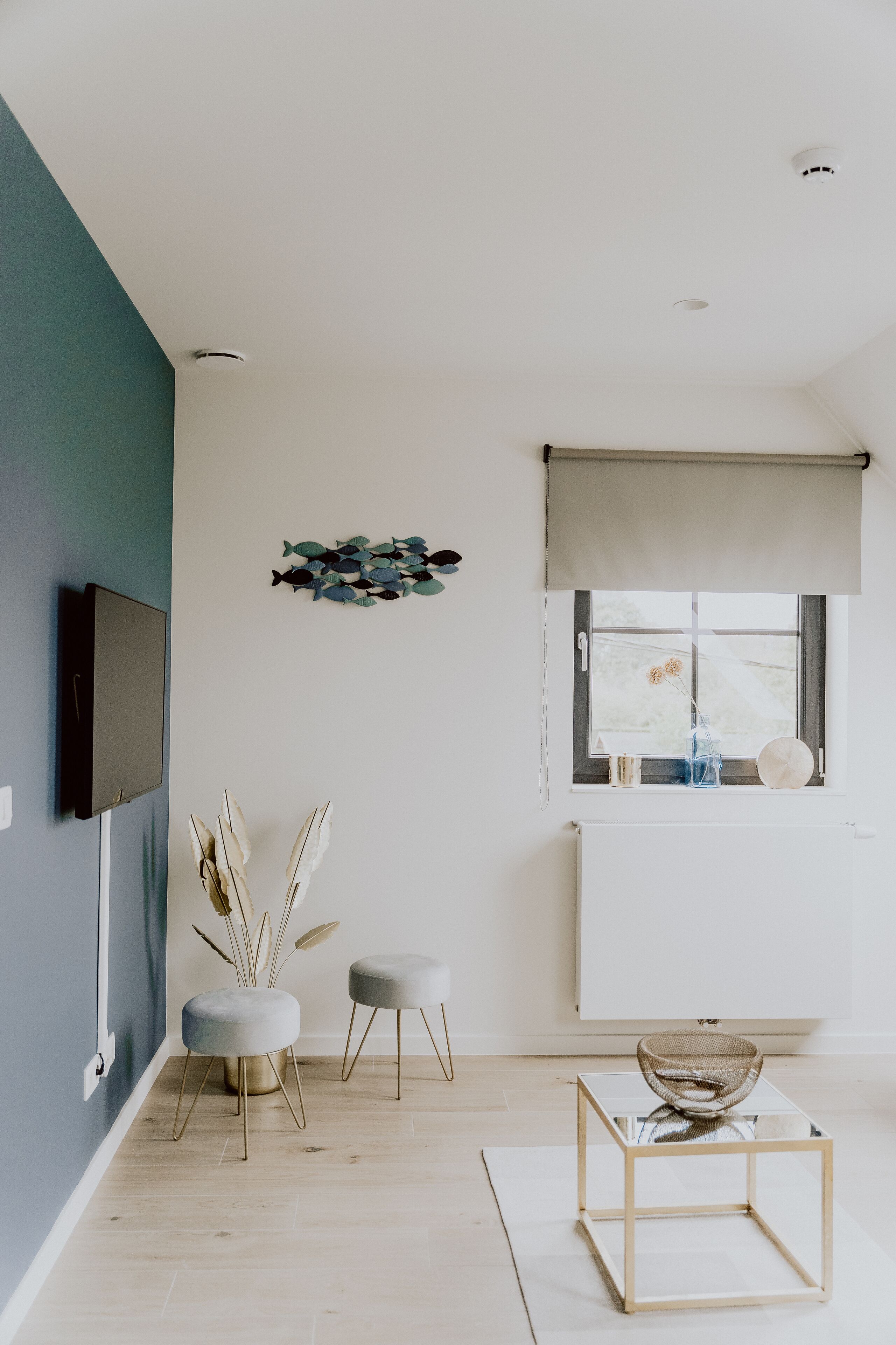 Business Apartment | Living area | 65-cm flat-screen TV with digital channels, TV