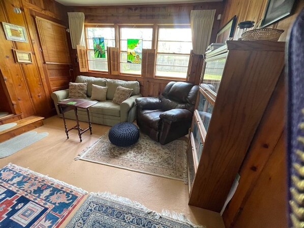 Smart TV, DVD player, books, music library