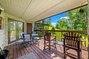 Outdoor dining - mtn view • free Dollywood tckt (Bears Down Under) (Gatlinburg)