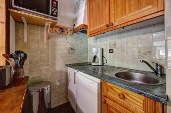 Fridge, microwave, coffee/tea maker