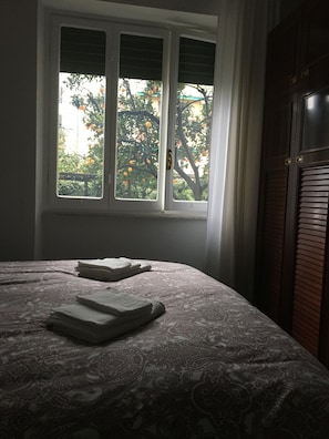 2 quartos, ferros/tábuas de passar roupa, Wi-Fi de cortesia