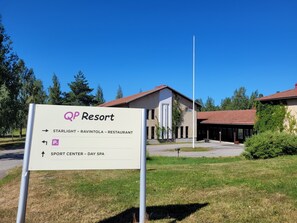 المنطقة المحيطة بالمنشأة