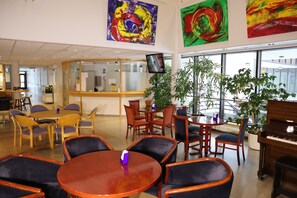 ฝ่ายต้อนรับ