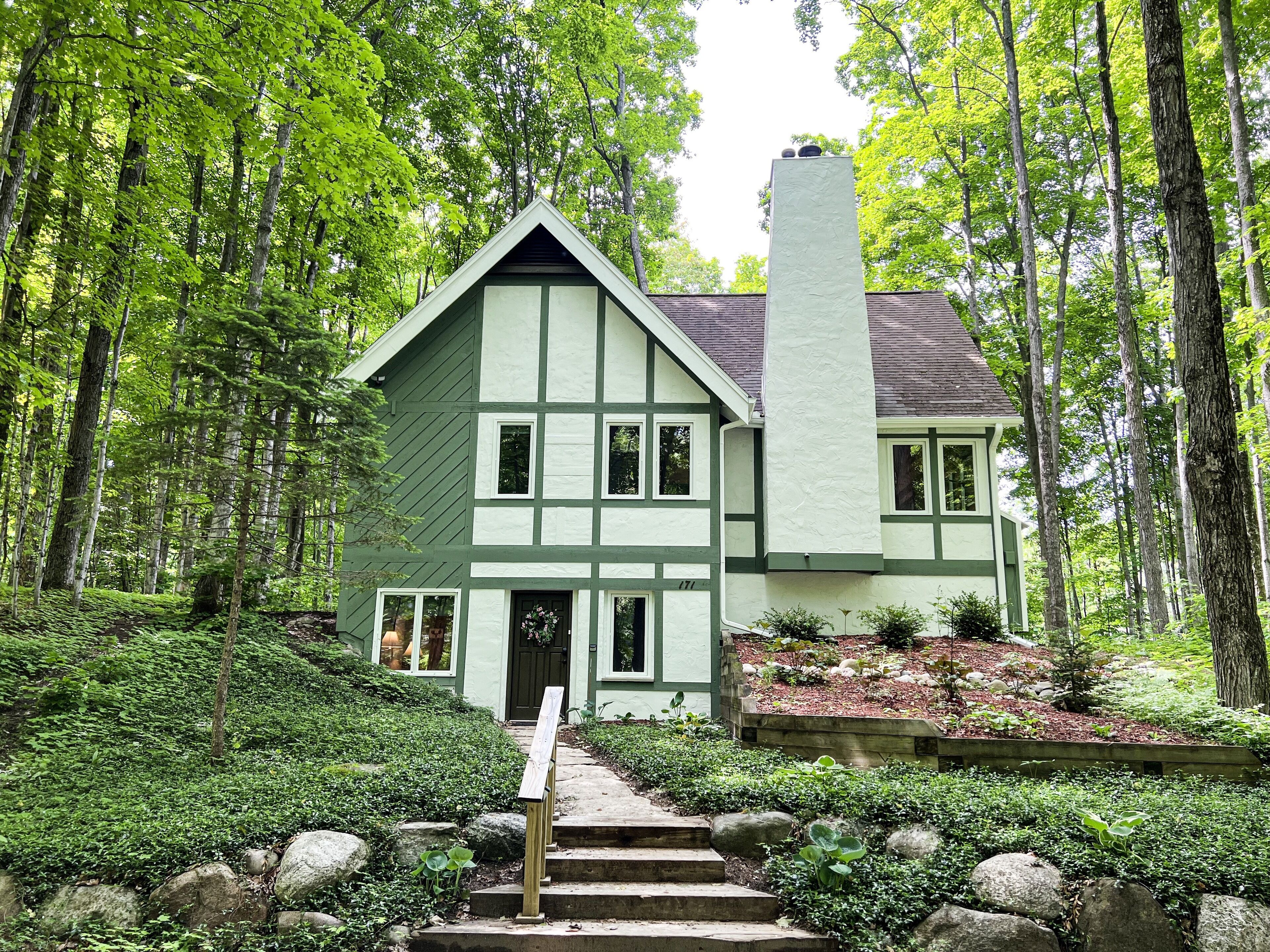 Up North Getaway, Close to Nub's Nob, The Highlands + Little Traverse Bay