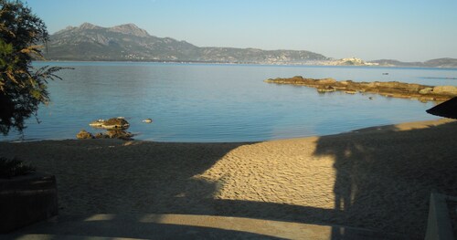 Country house overlooking Calvi harbour, 200m from Arinella beach