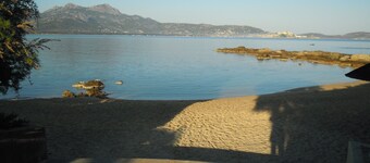 Country house overlooking Calvi harbour, 200m from Arinella beach