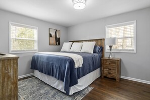 3 camere, una scrivania, ferro/asse da stiro, Wi-Fi gratuito