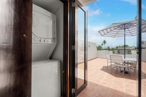 Escape to the Coast: Unwind with Ocean Views & Beachfront Convenience!!!