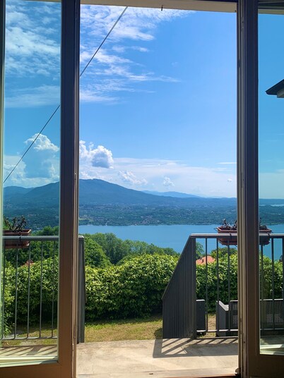 GREAT VIEW HOUSE - LAKE MAGGIORE 10 MINUTES FROM STRESA AND THE BORROMEE ISLANDS