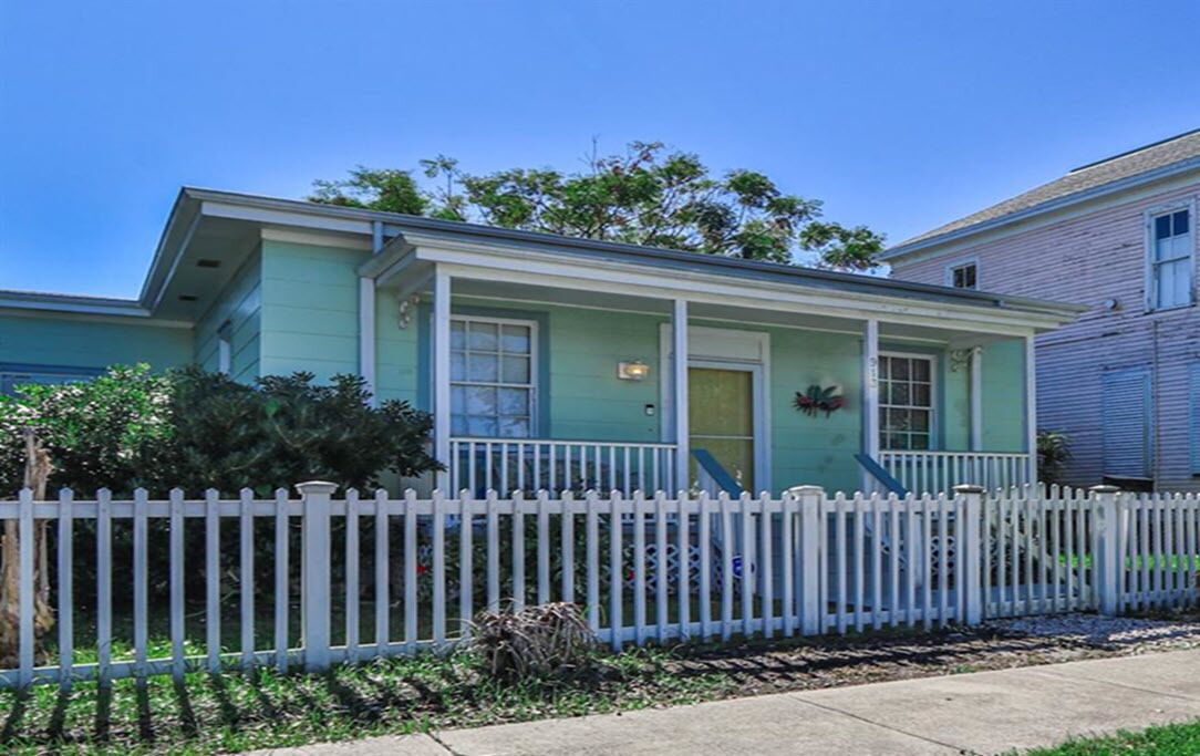 Cozy Cottage, Close to Cruise Terminals, East Beach, The Strand, UTMB