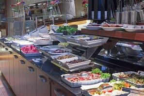 Breakfast buffet - The Meretto Hotel Laleli (Istanbul)