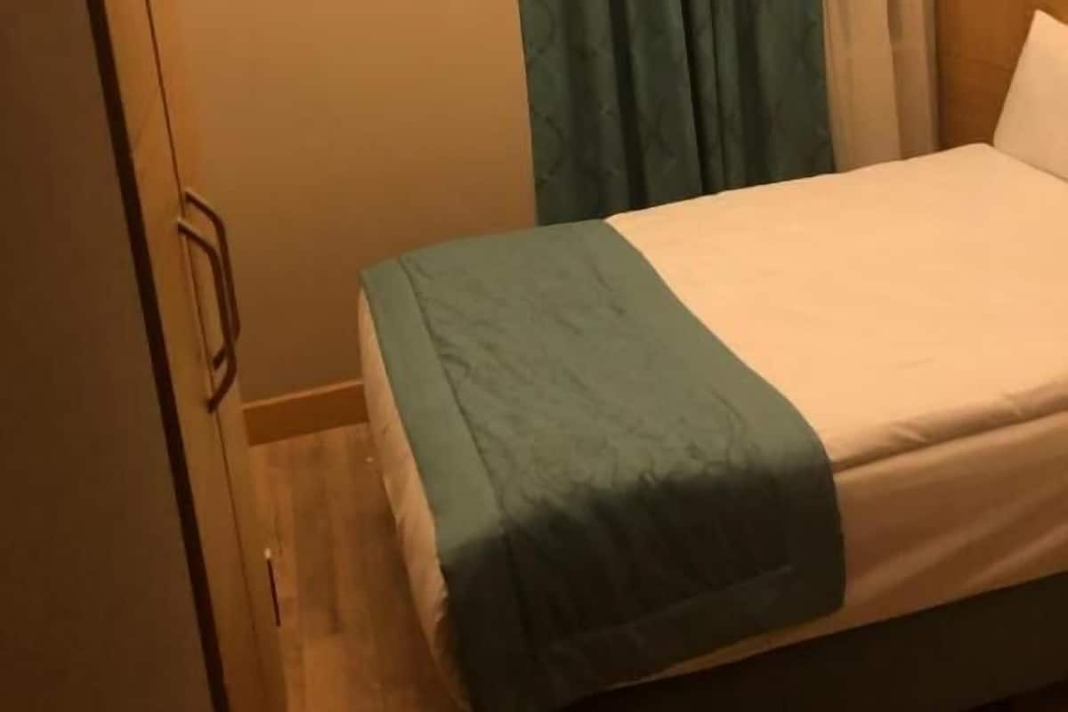 Standard Single Room | Minibar, in-room safe, soundproofing, WiFi (free)