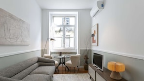 Smart-TV, DVD-spiller og bøker