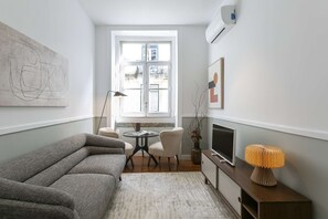 Smart-TV, DVD-Player, Bücher