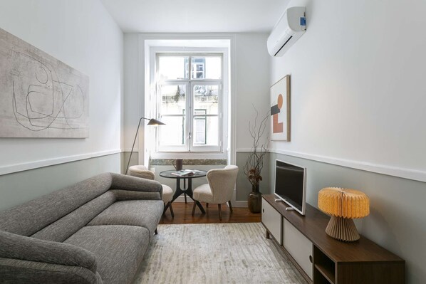 Smart TV, DVD player, books