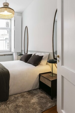 2 bedrooms, desk, iron/ironing board, travel crib - ✨Contemporary Flat with Great Design & Comfort at Downtown! (Lisboa)