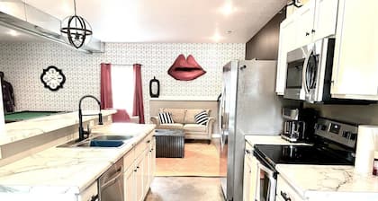 4 bedroom/4.5 bathroom/ 10 beds/ pets/ pool table