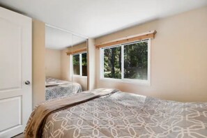 2 bedrooms, iron/ironing board, free WiFi, bed sheets - Tiny Home @ Mt. Rainier with hot tub, fireplace, and WiFi (Ashford)