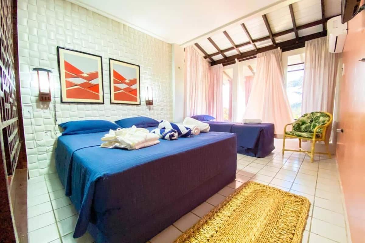 Minibar, soundproofing, free WiFi, bed sheets