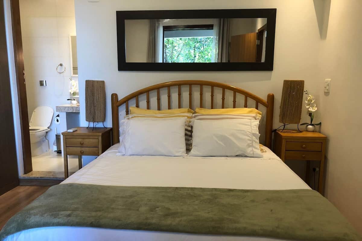 客室ごとに異なる装飾、客室ごとに異なるインテリア、ノートパソコン用作業スペース、アイロン / アイロン台