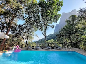Outdoor pool, open 9:00 AM to 10:00 PM, pool umbrellas, pool loungers - Pedra Bonita Flats (Rio de Janeiro)