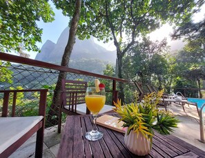 Outdoor dining - Pedra Bonita Flats (Rio de Janeiro)