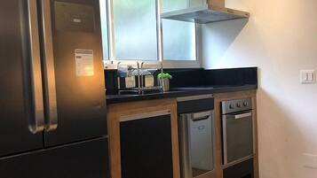Apartamento | Cozinha privada | Geladeira grande, micro-ondas, cafeteira/chaleira
