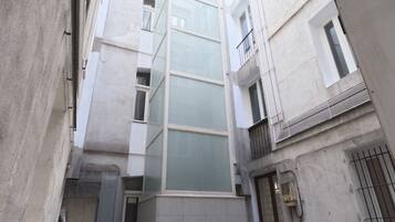 Camera doppia | Vista cortile