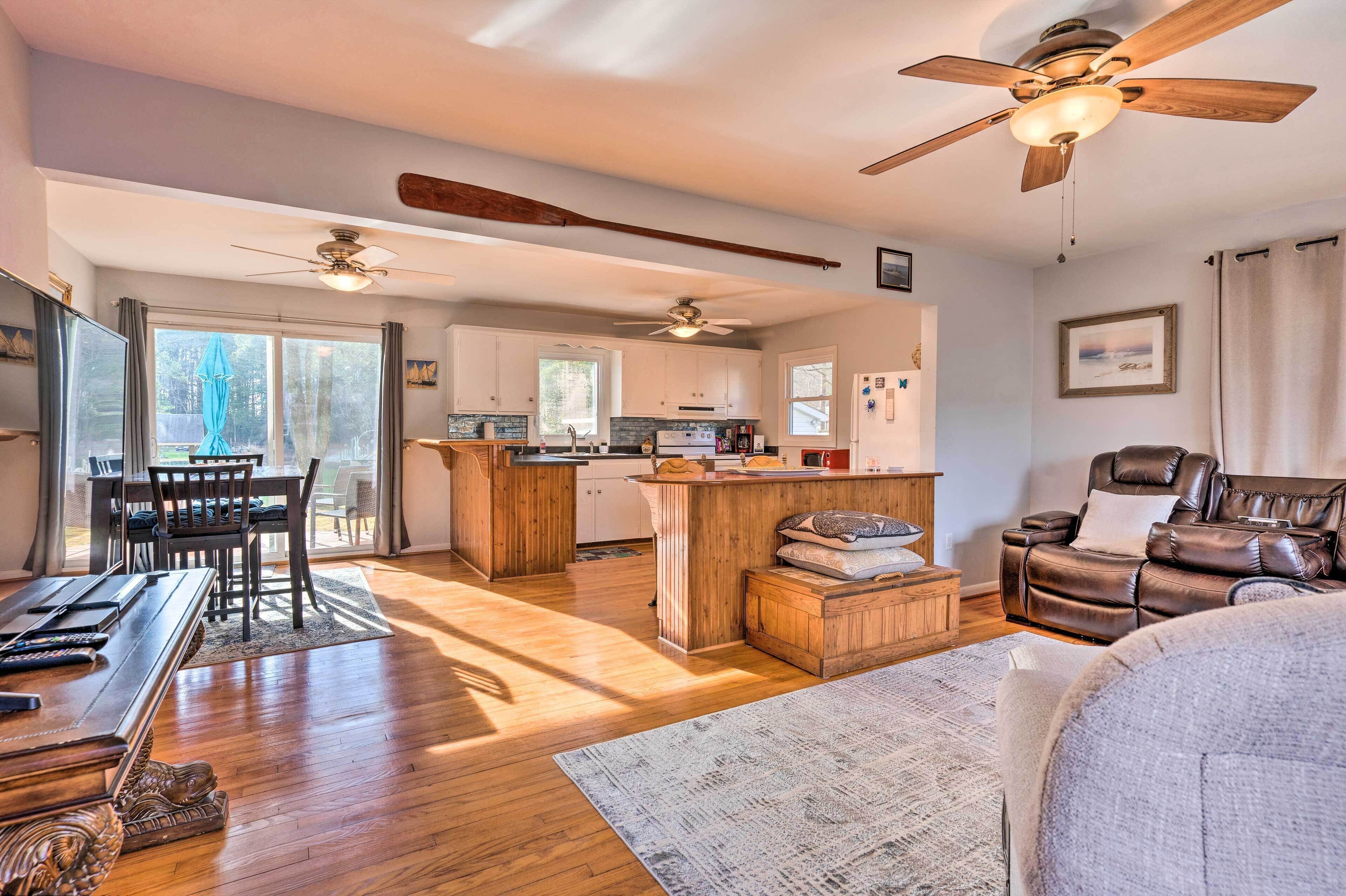 Bright Reedville Abode w/ Dock on Whays Creek!