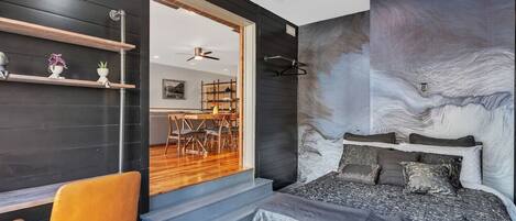 2 bedrooms, desk, iron/ironing board, WiFi