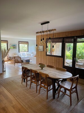 Dining - WOODEN HOUSE TYPICAL OF THE BASIN (Lège-Cap-Ferret)