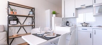 Huswell - Stylish Studio | Steps from beach & sea