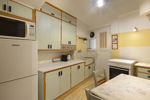 Apartamento | Cozinha privada | Fogão, cooktop, cafeteira/chaleira, chaleira elétrica