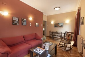 Apartamento | Sala de estar | Monitores de computador