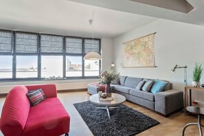 Stereoanlegg og kontorer