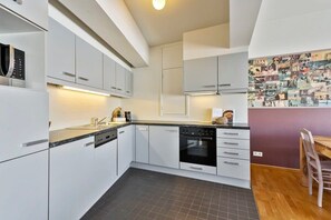 Fridge, microwave, oven, stovetop - Huswell - Penthouse with big terrace and sea view (Oostende)