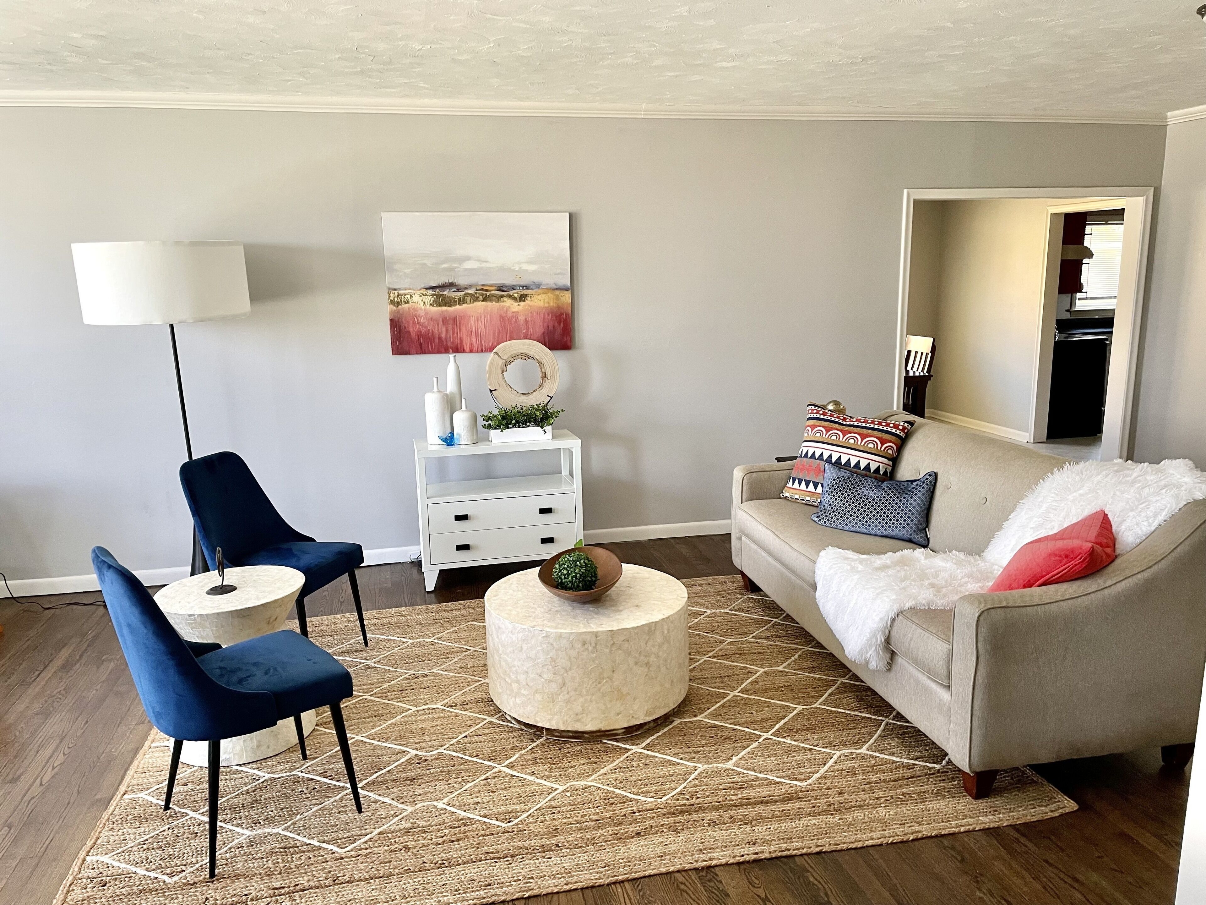 Artsy Ridgeside Retreat on Main St. - 5 mins from Downtown Chatt