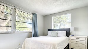 3 bedrooms, desk, iron/ironing board, WiFi (free)