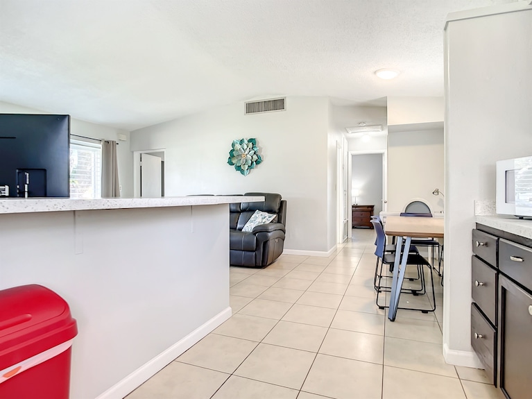 Fully Equipped 3br Home In Deltona Fl - Deltona, FL