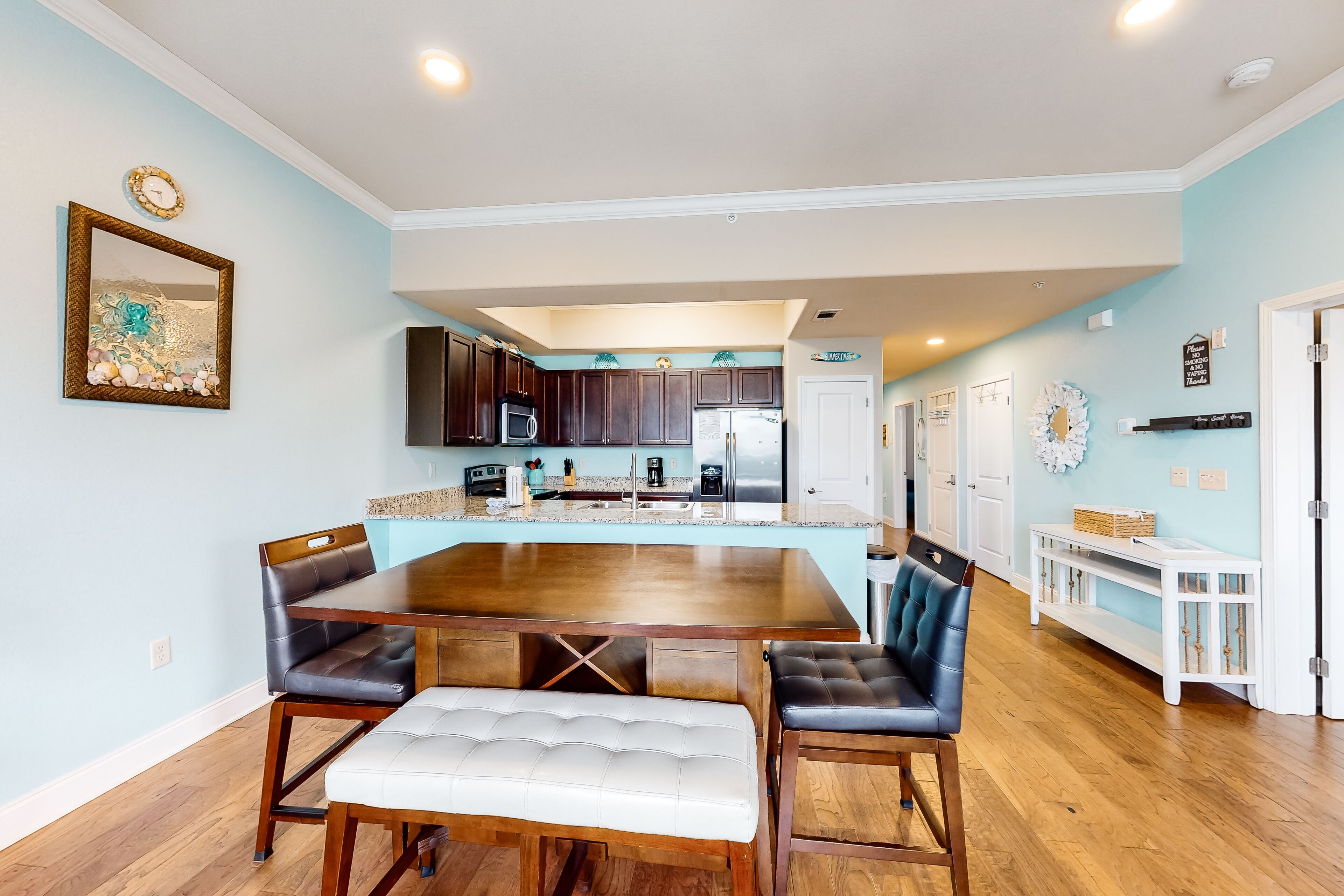 Coastal condo with pool & hot tub access, washer/dryer