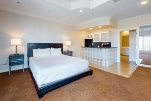 4 habitaciones, tabla de planchar con plancha, internet y ropa de cama 