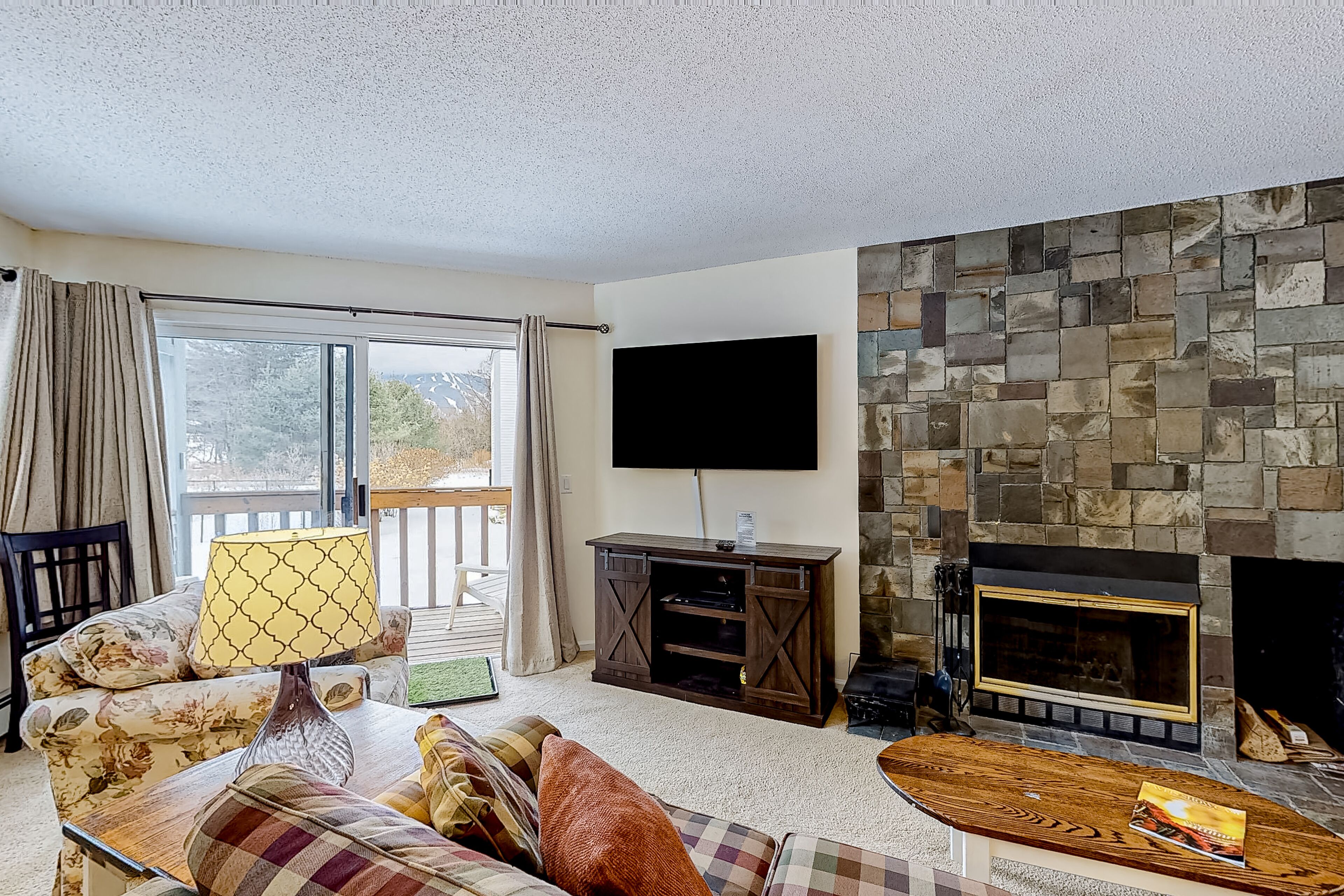 Condo with fireplace, W/D & shared pool - shuttle access to Okemo Mountain
