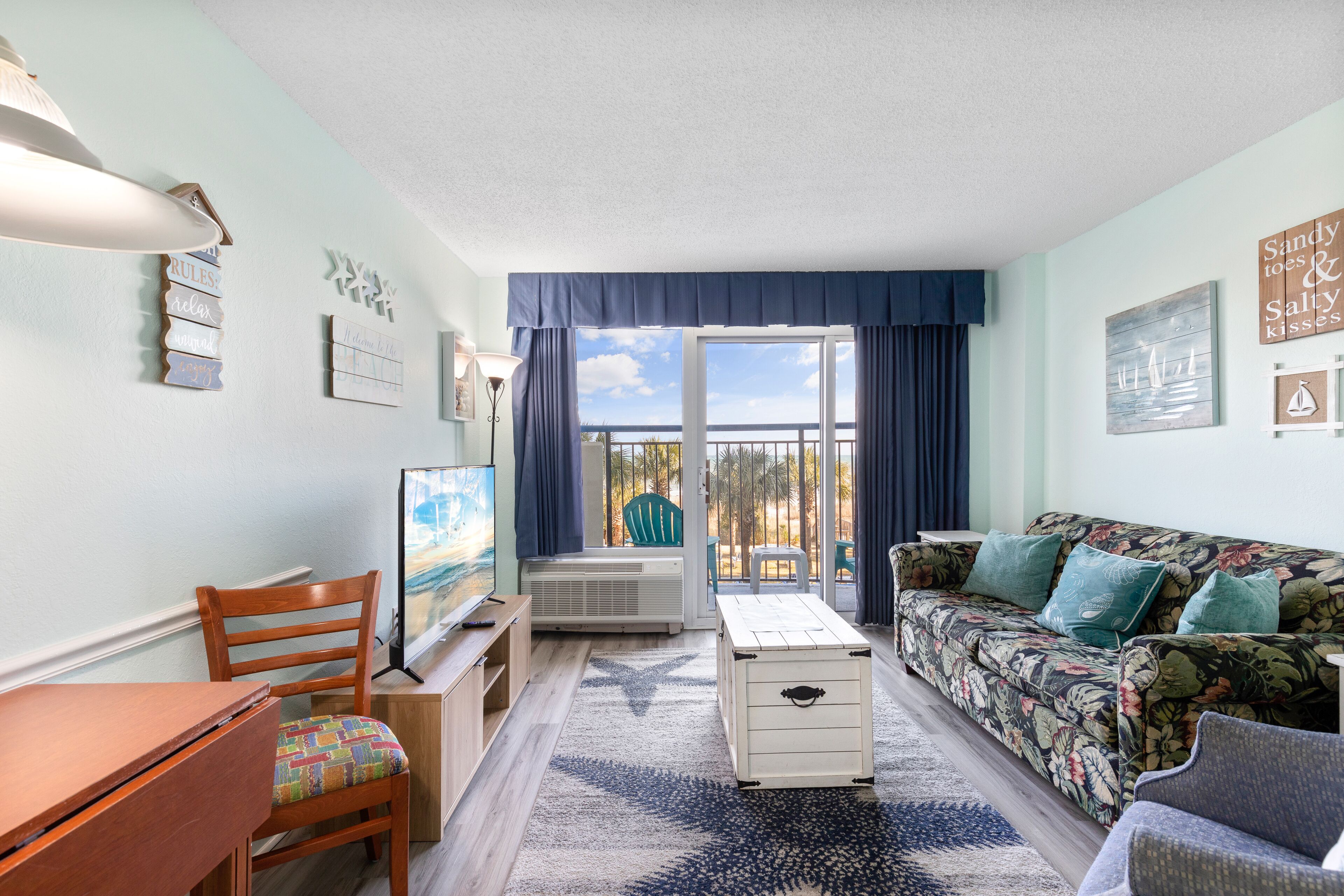 Comfy and attractive beachside resort home w/pool & hot tub, WiFi, balcony