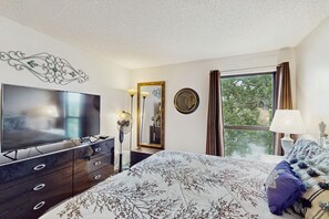 1 bedroom, free internet, bed sheets