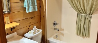 American Pines Cabin, 5 miles from Mt Rushmore!