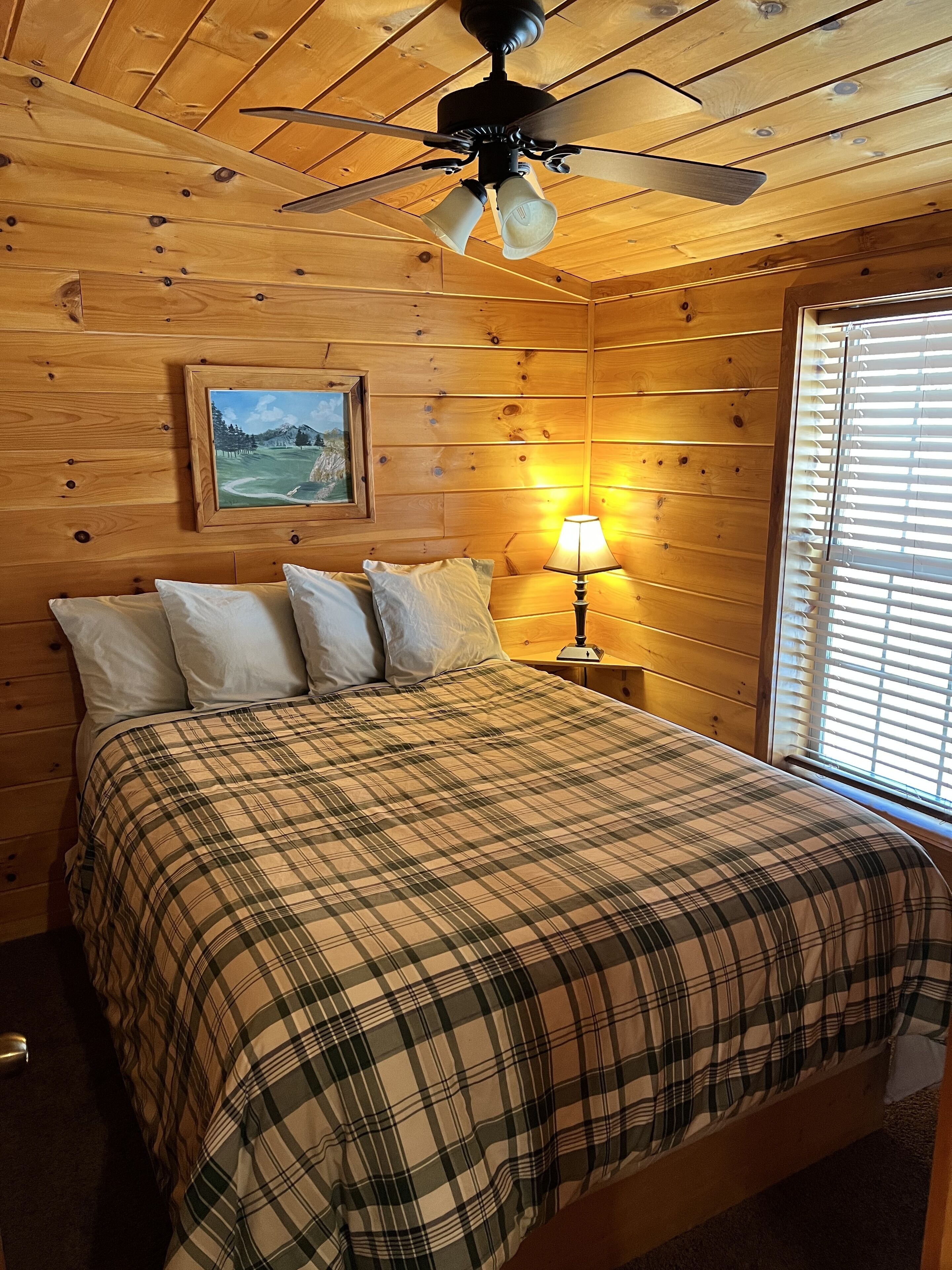 American Pines Cabin, 5 miles from Mt Rushmore!