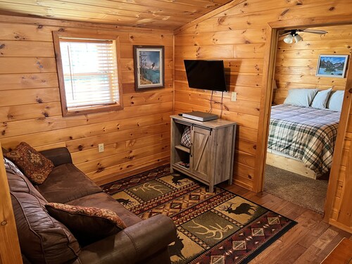 American Pines Cabin, 5 miles from Mt Rushmore!