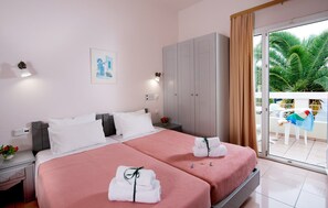 1 soverom, safe på rommet, skrivebord og strykejern/-brett