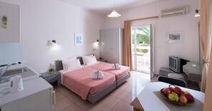 1 soverom, safe på rommet, skrivebord og strykejern/-brett