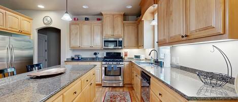 Refrigerador, microondas, horno, placa de cocina